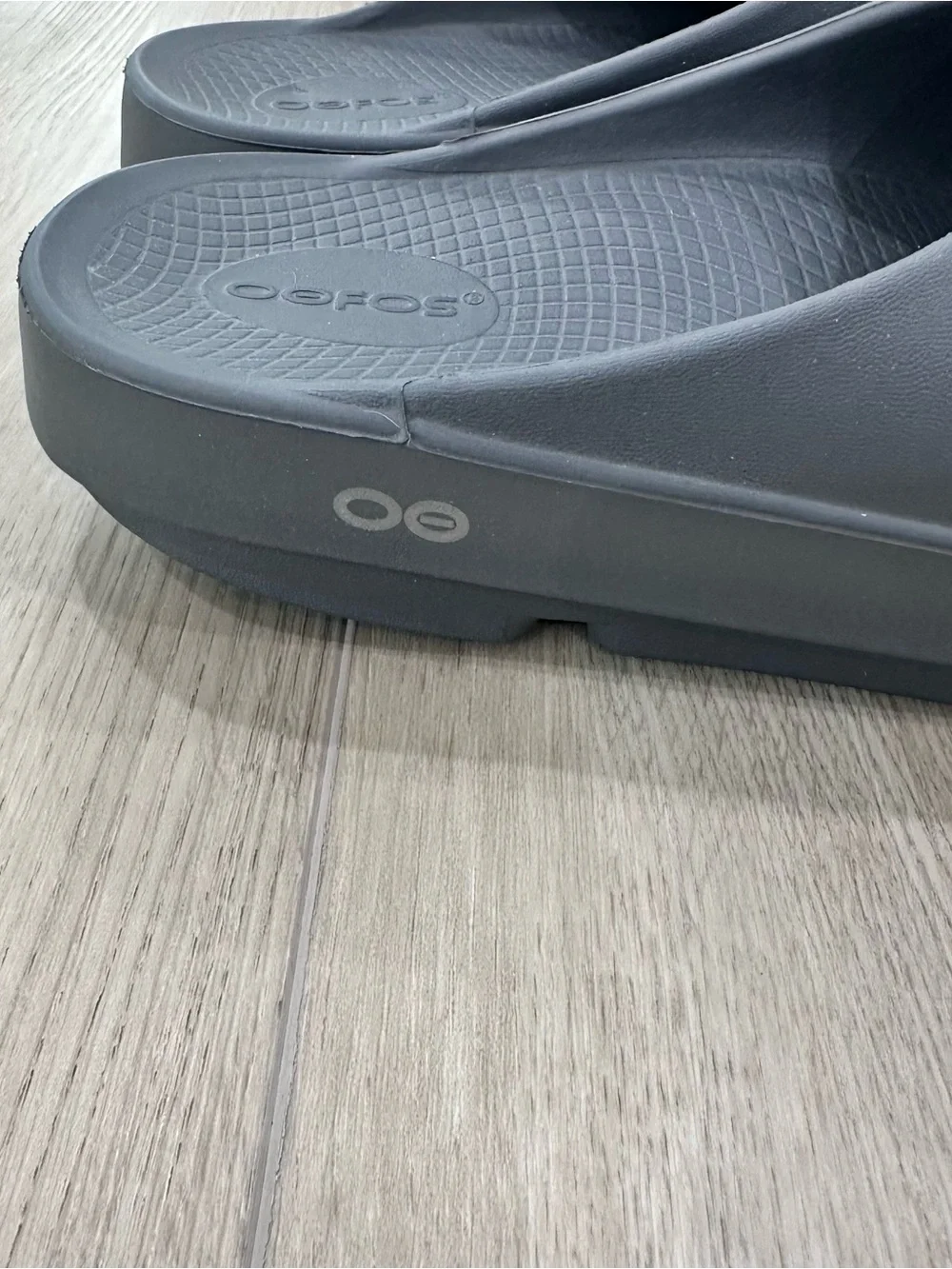 OOFOS slides sandals